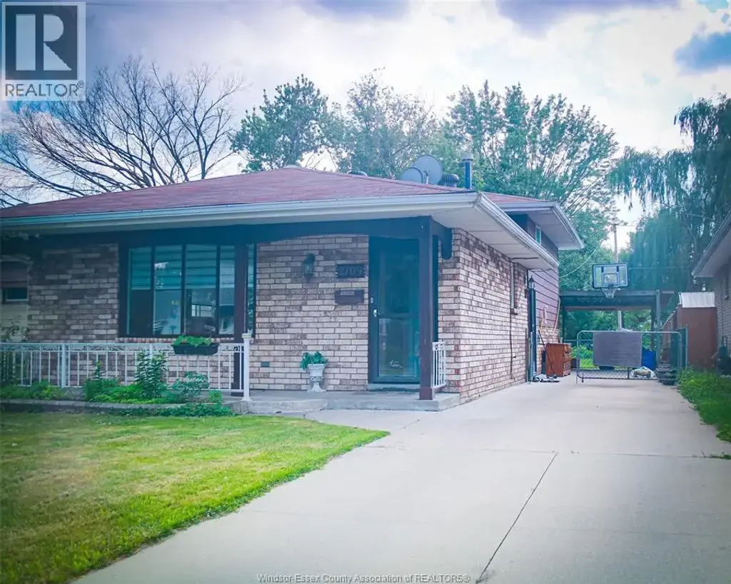 2709 Clemenceau, Windsor